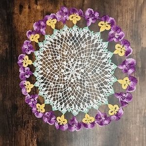 Vintage hand-crochet Pansies Doily/Doillie 15 inch